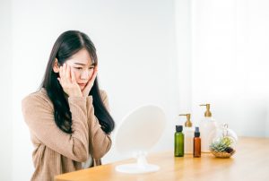 顔の左右非対称は噛み合わせが原因かもしれません