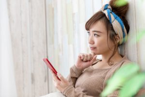ガミースマイルはマウスピース矯正で改善できる？